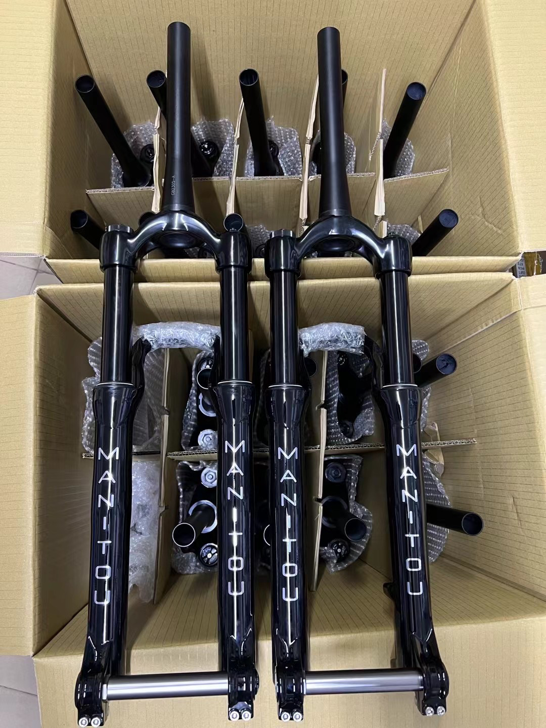 manitou circus expert马尼托小丑土坡前叉 dj 26寸 100行程