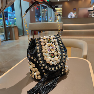 高级感铆钉真皮双肩包单肩斜挎包女新款潮时尚链条手提包休闲背包