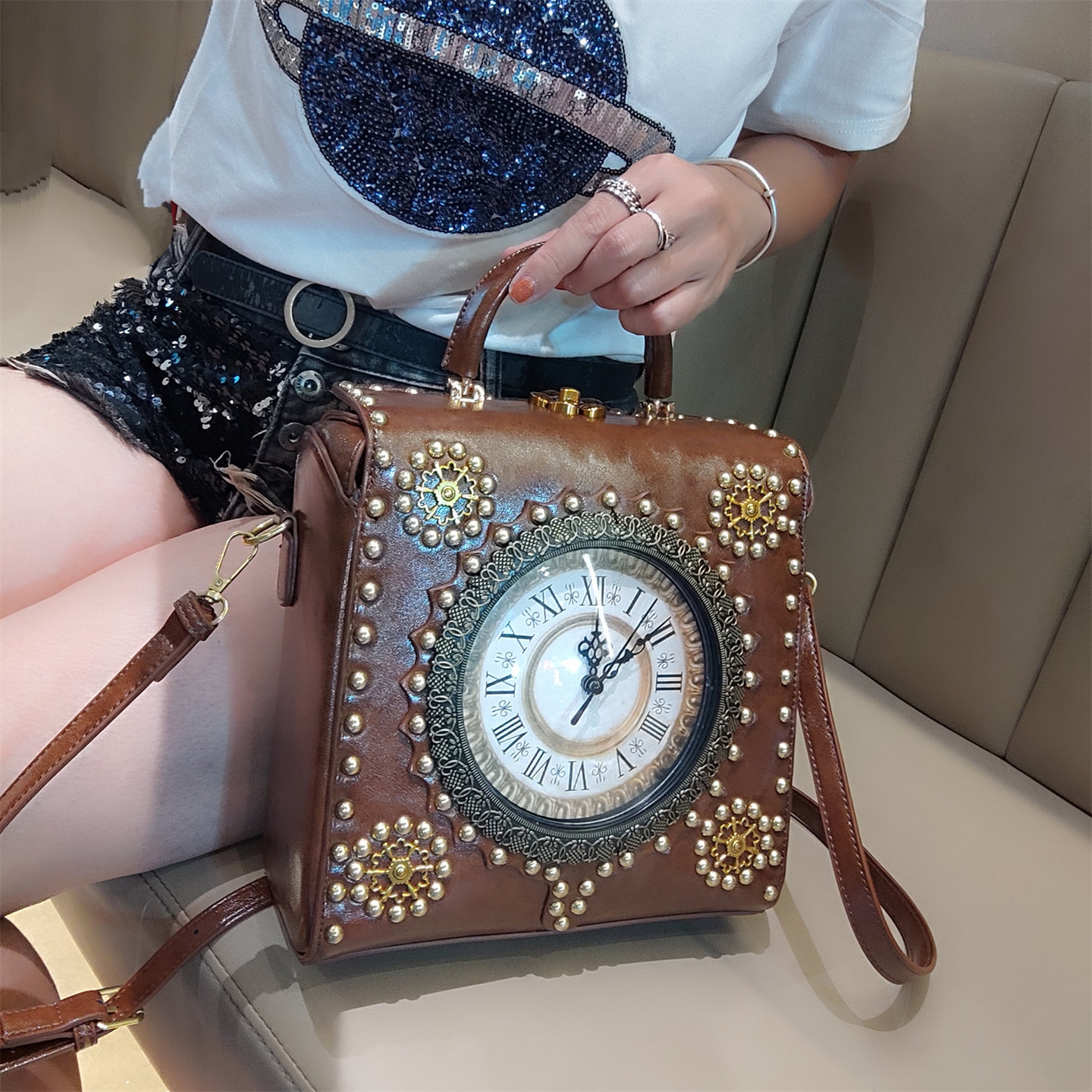 复古铆钉小方包时钟形状手提女包
