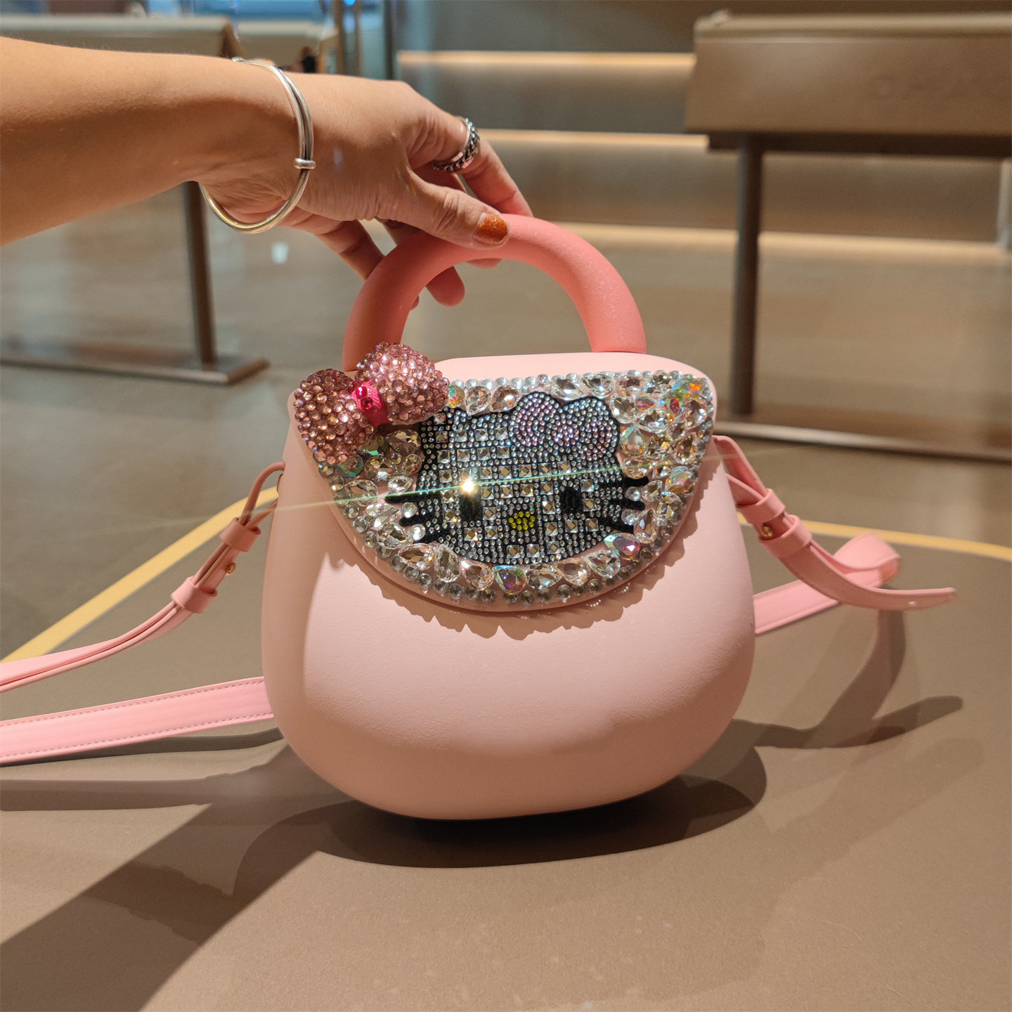 高颜值轻便防水葫芦手提女包小包