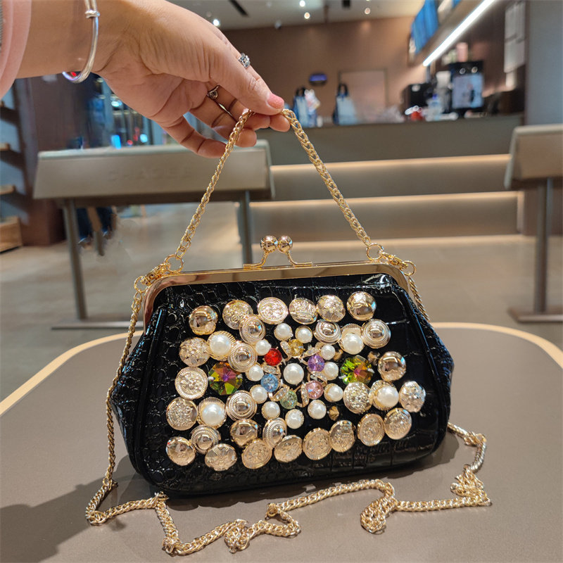 复古风镶钻小包包重手工钉珠包