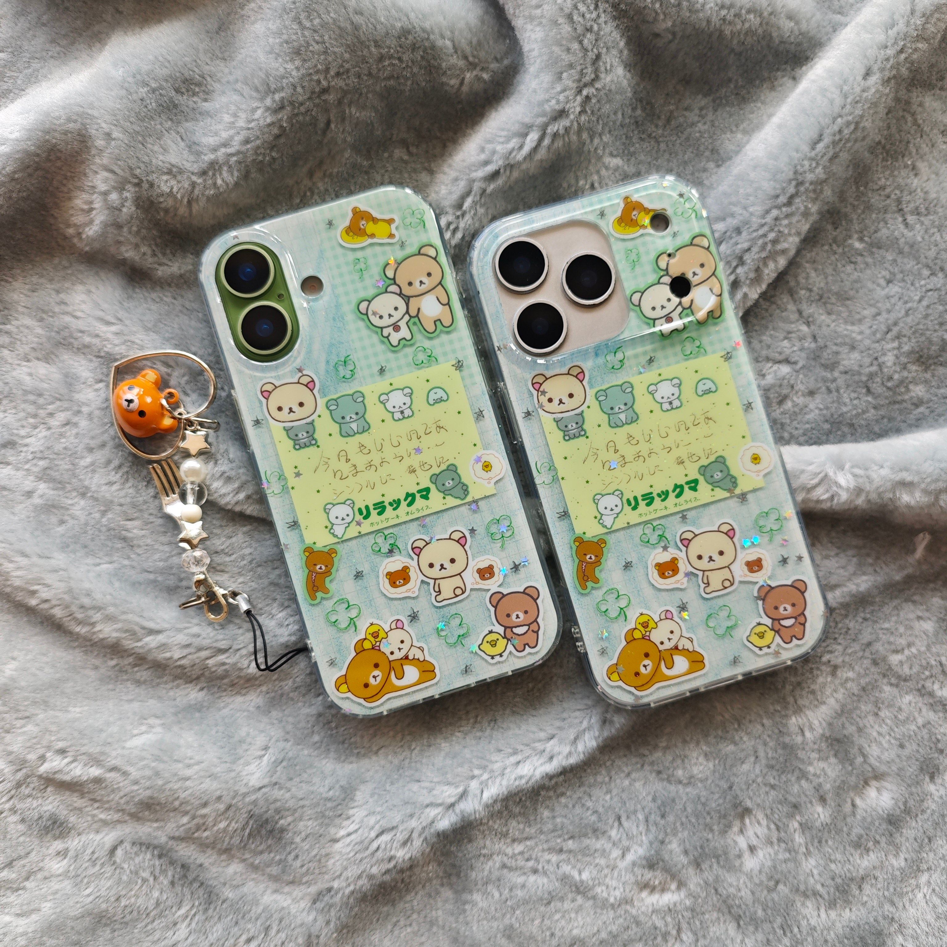 IMD卡通可爱绿色格纹四叶草轻松熊手机壳适用iphone17promax大孔防摔苹果16亮面15趣味创意14铃铛挂件13少女
