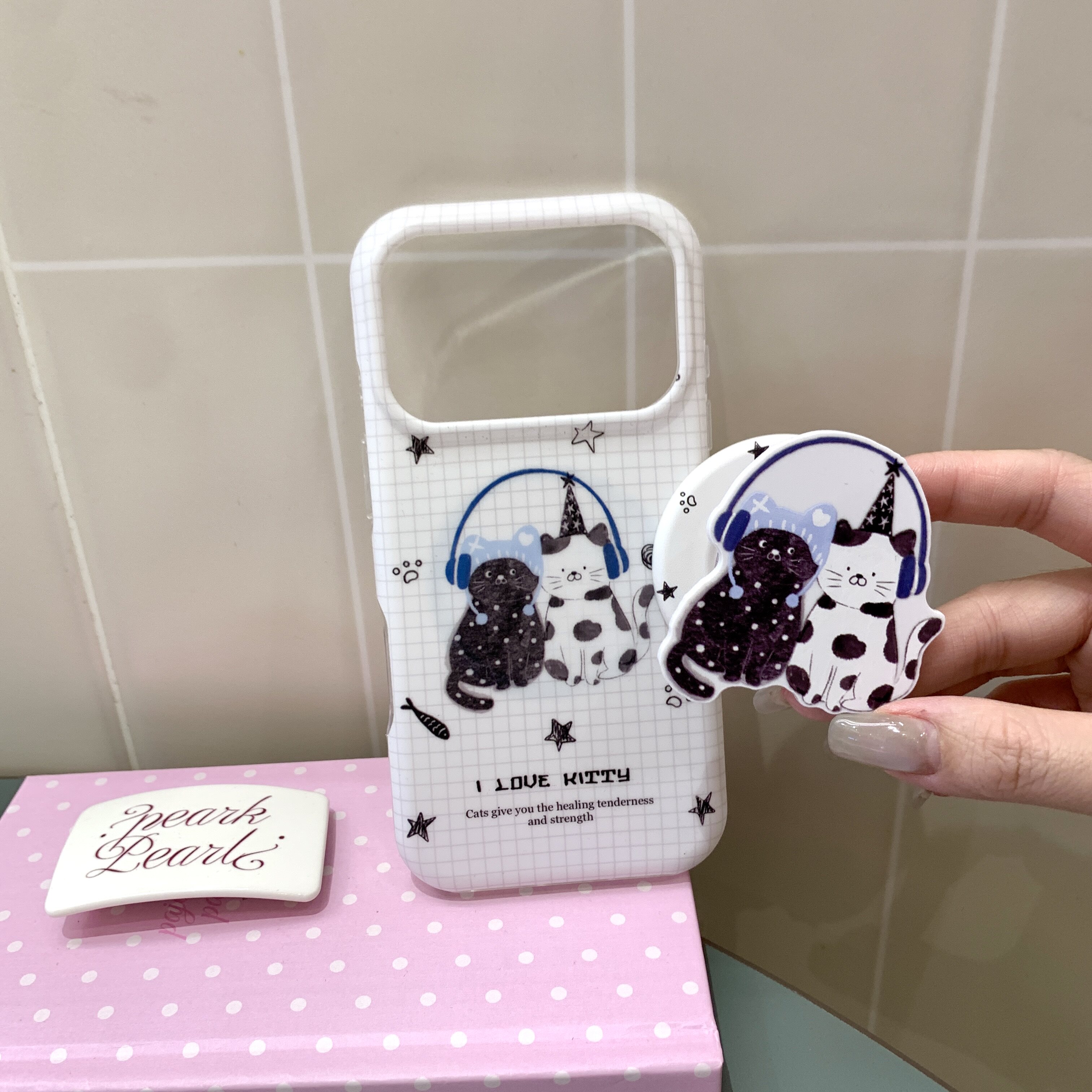 圆弧气囊IMD磁吸卡通可爱白色格纹耳机猫咪手机壳适用iphone17promax大孔防摔苹果16磨砂15趣味创意14支架13