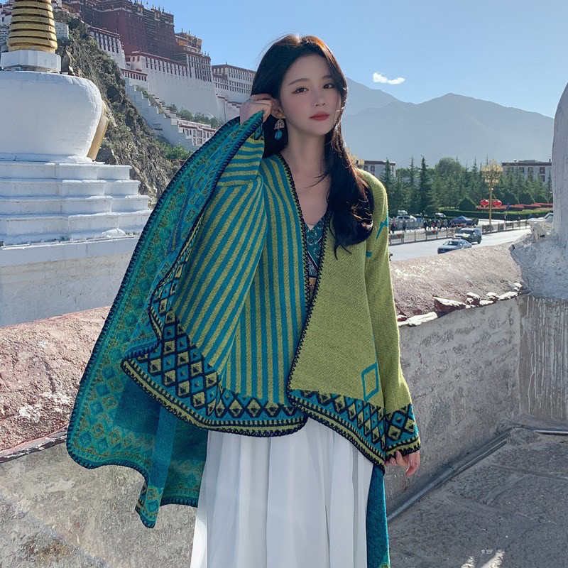 新疆草原云南大西北旅游穿搭女设计感民族风披肩毛毯斗篷外套围巾