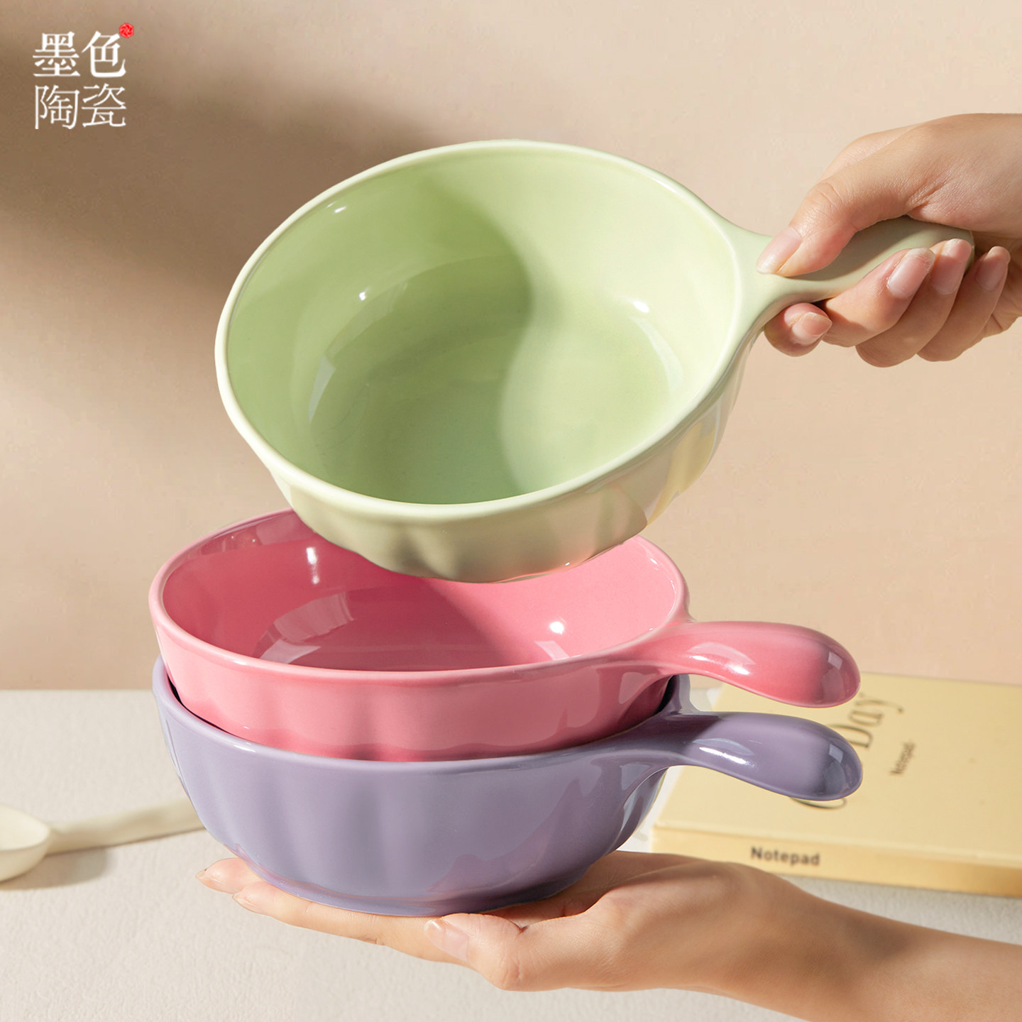 墨色陶瓷手柄碗家用水果沙拉碗好看的烤碗带把手酸奶碗焗饭碗面碗图片