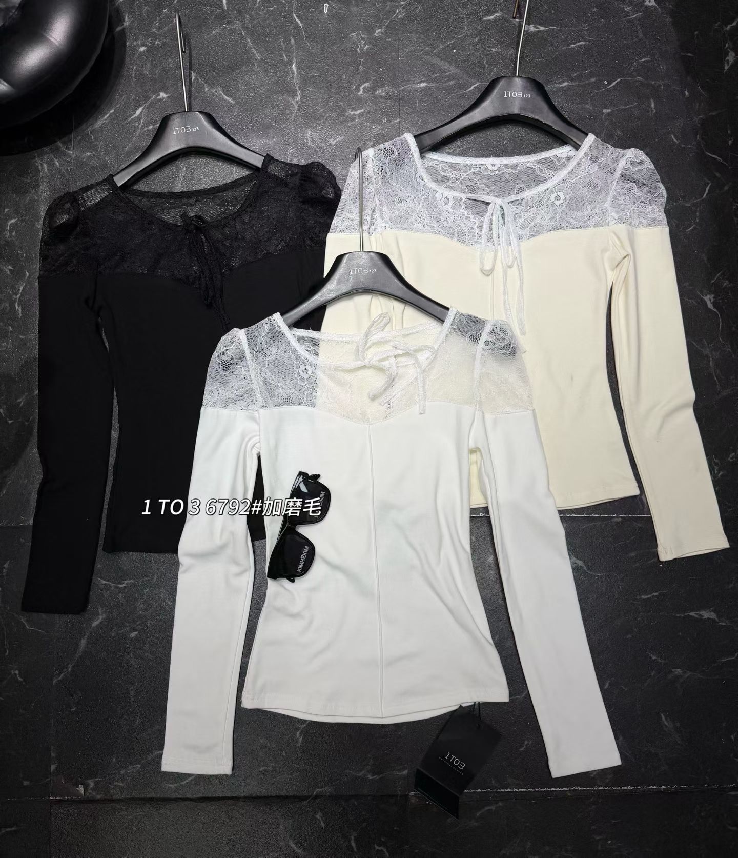 2025新款韩版时尚百搭显瘦蕾丝拼接V领长袖打底衫上衣女