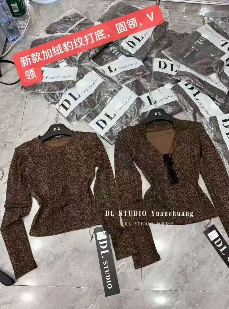 2025新款秋冬韩版时尚百搭显瘦纯色豹纹长袖打底衫上衣女