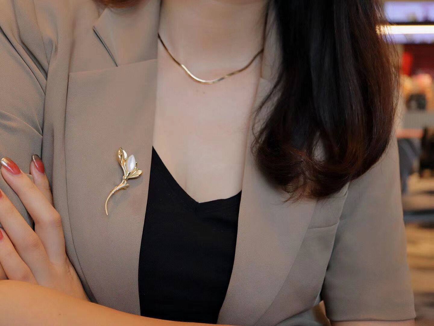 玉兰花胸针商务OL女气质西装别针时尚百搭胸花送女朋友送老师礼物