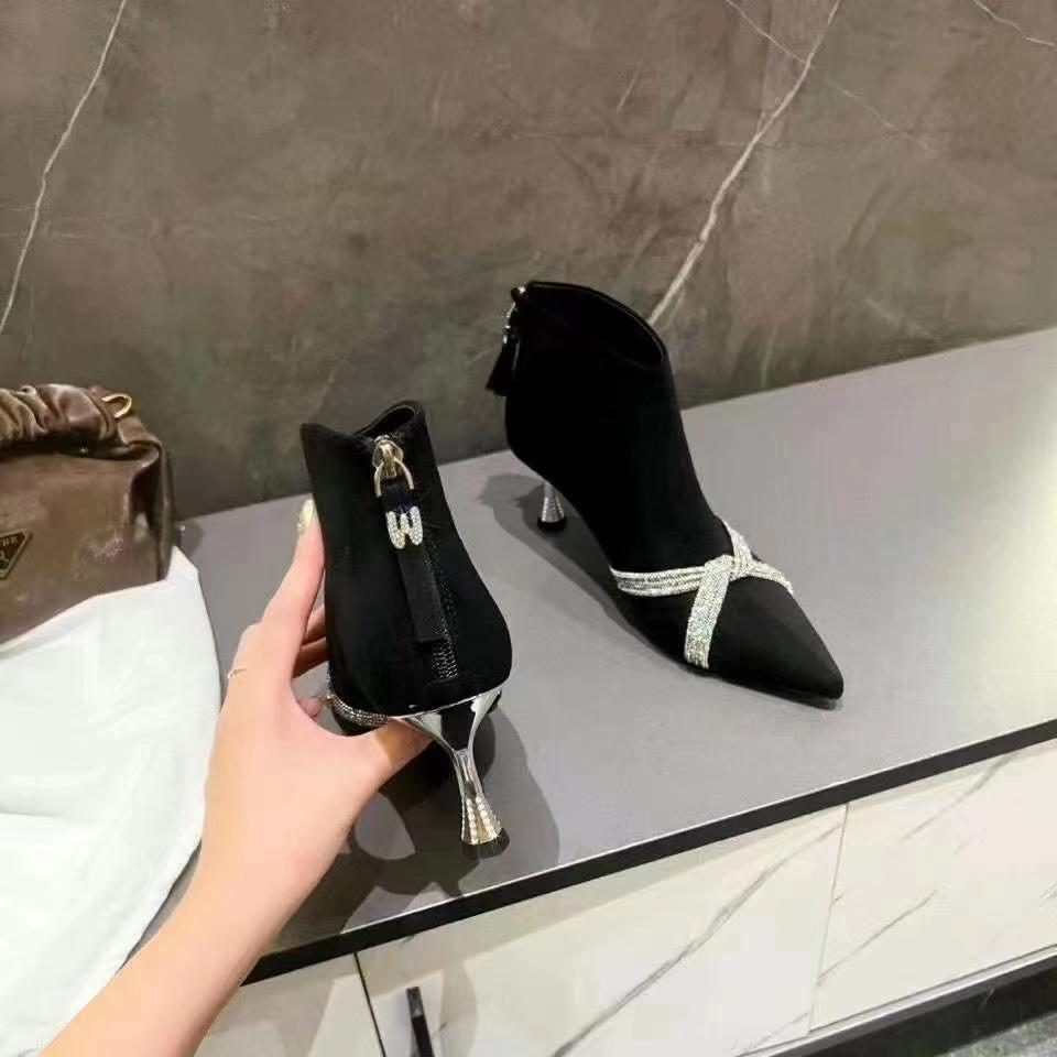 尖头细跟洋气短靴黑色绒面水钻
