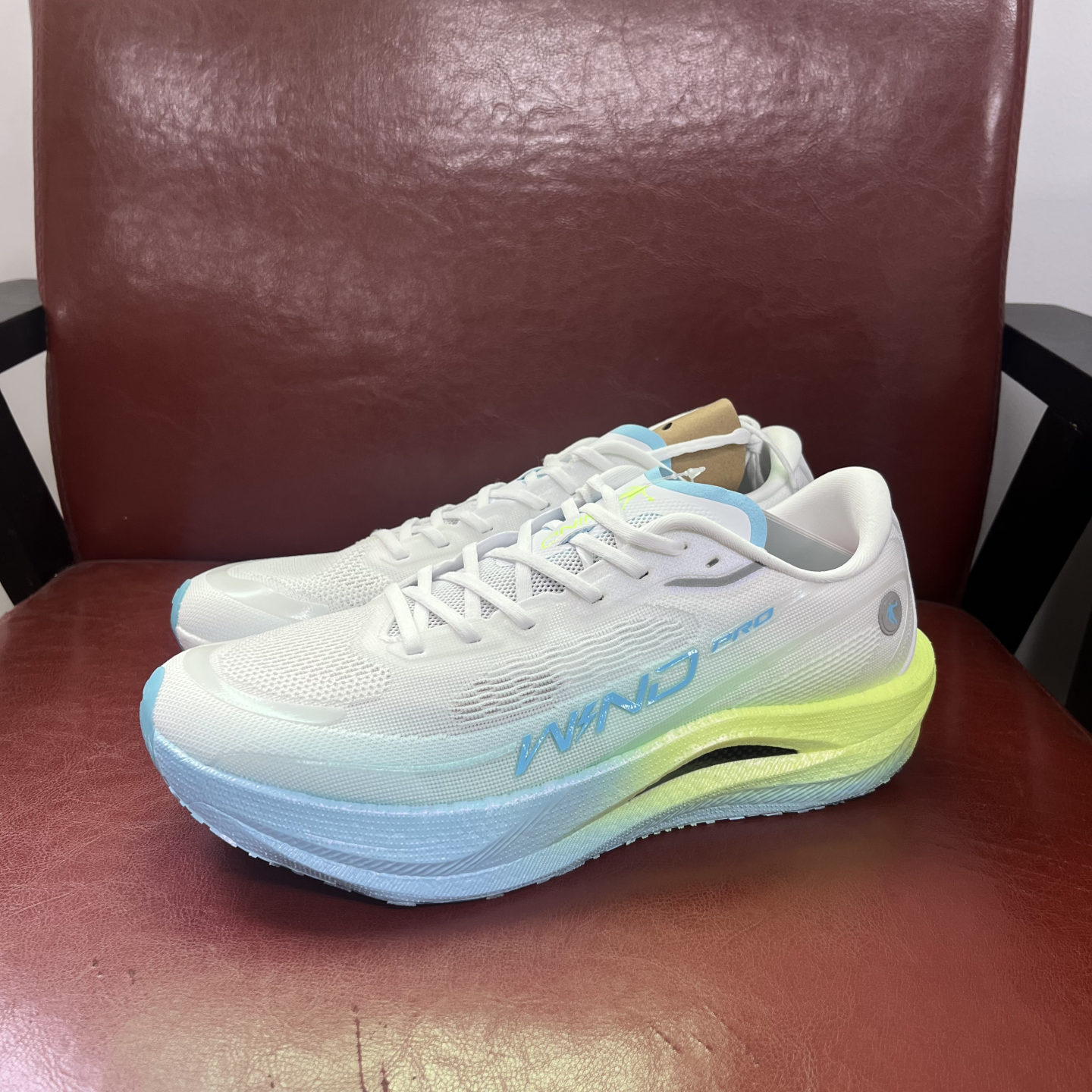 乔丹强风2.0PRO马拉松竞速跑步鞋男减震透气运动鞋训练碳板鞋