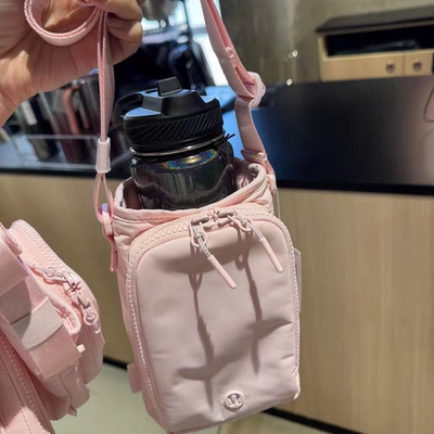 澳洲Lululemon Water Bottle运动水壶包斜挎肩带手机口袋便携防水