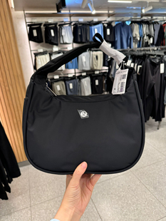 澳洲Lululemon腋下包休闲运动瑜伽包单肩手提斜挎包牛角包 4L