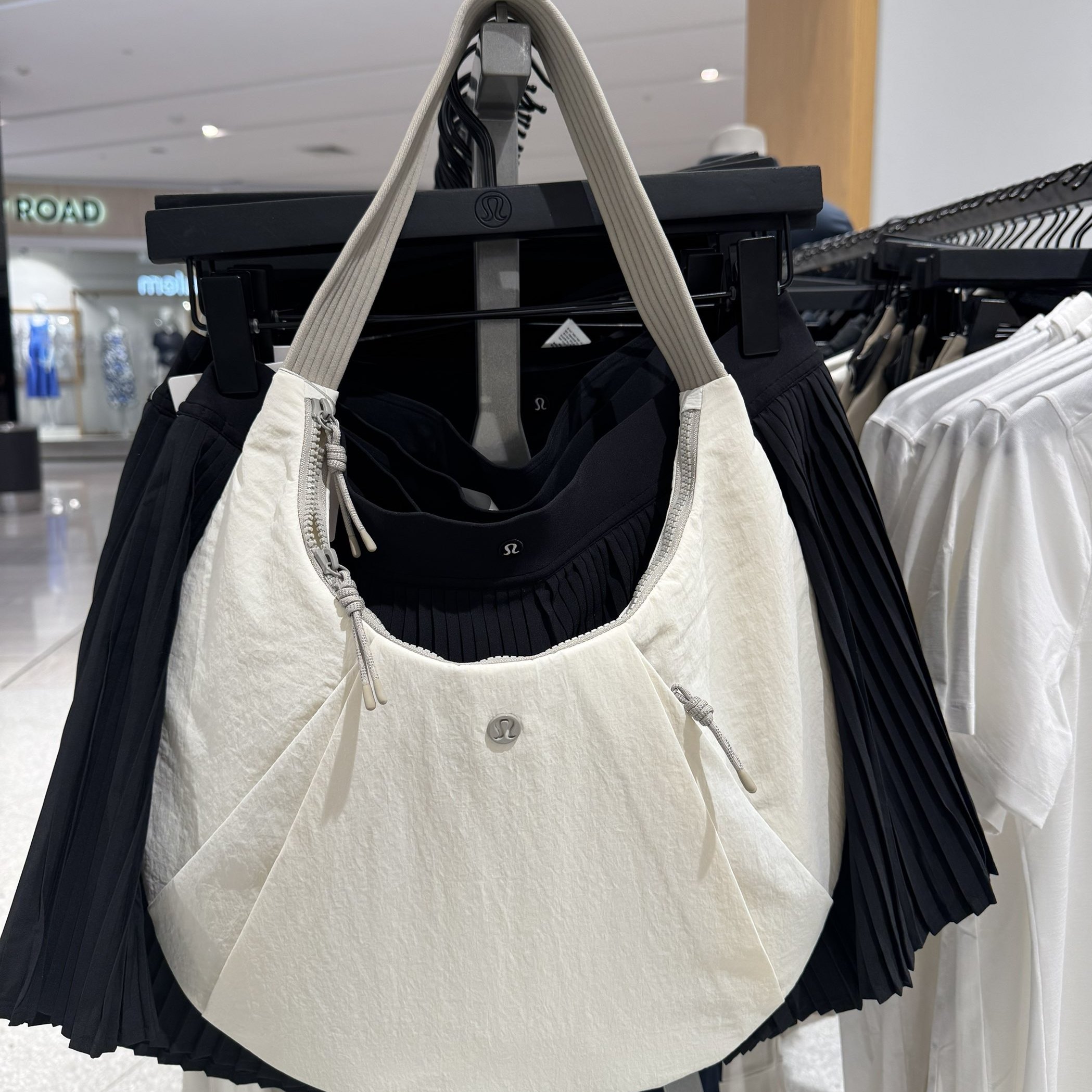 澳洲Lululemon Pleated Shoulder Bag10L单肩牛角包运动背包日常