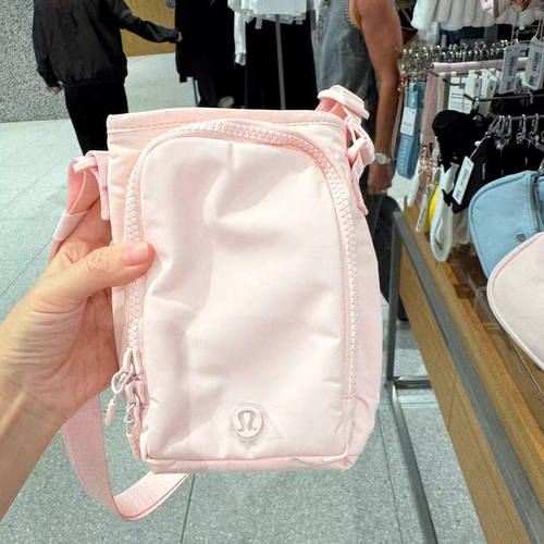 澳洲Lululemon Water Bottle运动水壶包斜挎肩带手机口袋便携防水