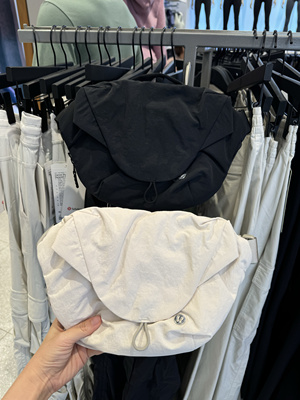 澳洲Lululemon Curved Crossbody Bag磁吸扣斜挎包胸包 3L
