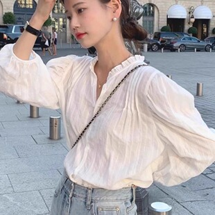 春夏新款漂亮木耳边立领白色衬衫女法式褶皱感显瘦泡泡袖气质小衫