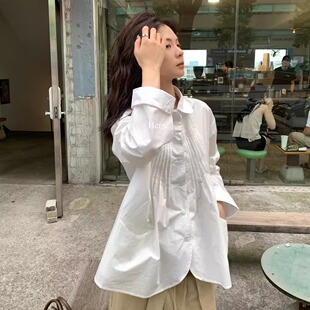 韩系少女感穿搭俏皮娃娃领白色衬衫春日新款chao好看别致口袋上衣