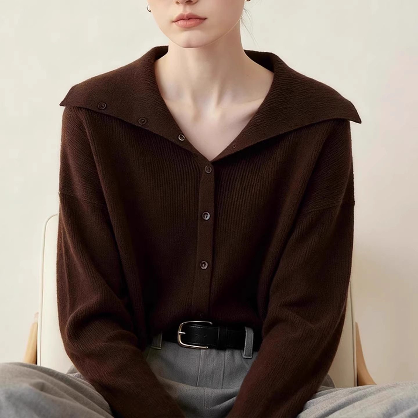 2026春新款复古咖色别致翻领针织衫洋气美拉德穿搭显瘦打底毛衣女