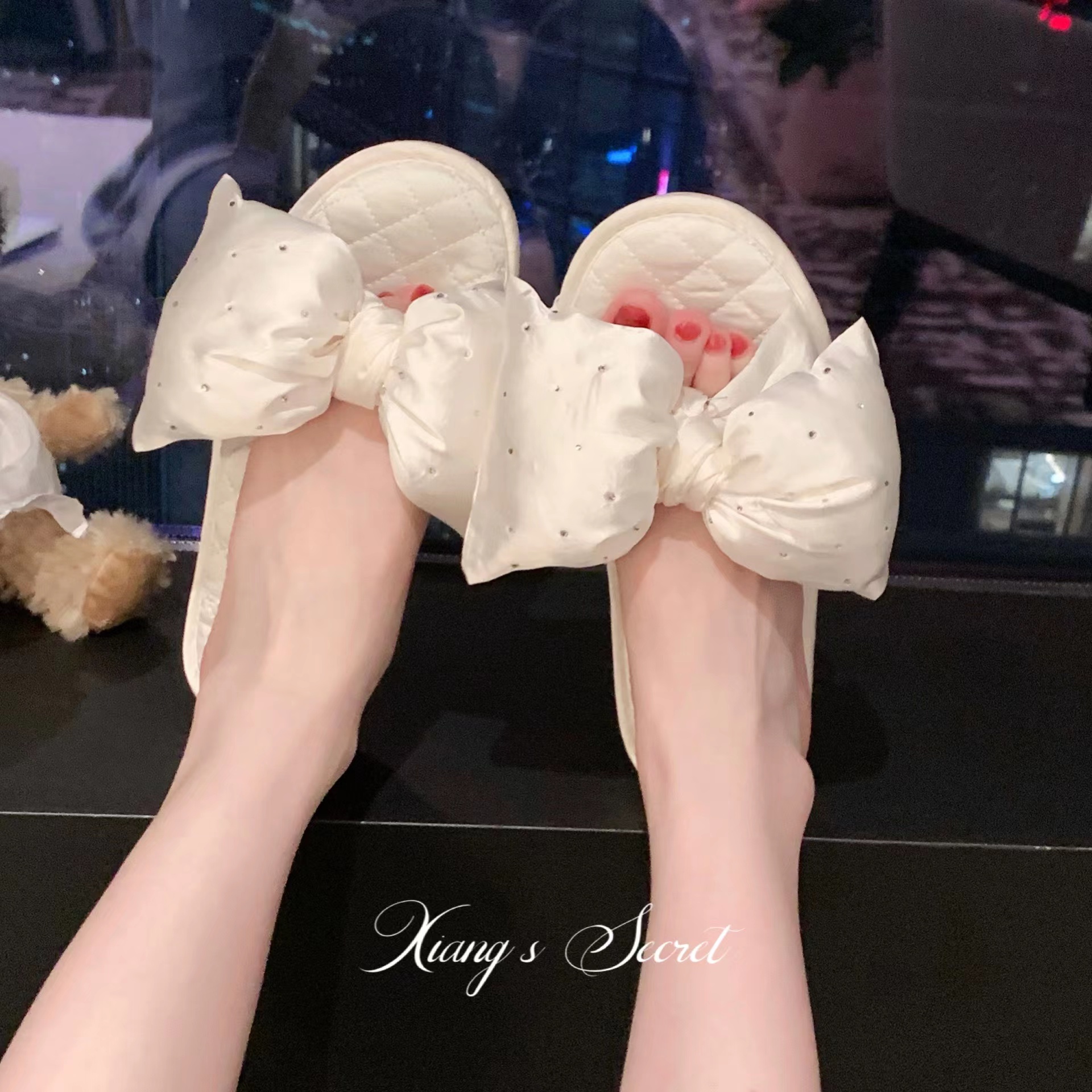 缎面平跟甜美蝴蝶结蝴蝶结拖鞋