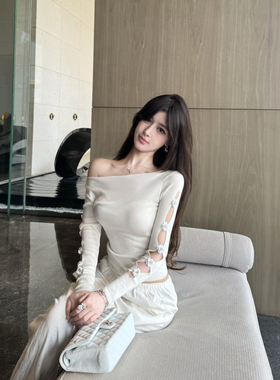 M900斜肩上衣t恤女长袖2026新款露肩性感短款设计感纯欲辣妹显瘦