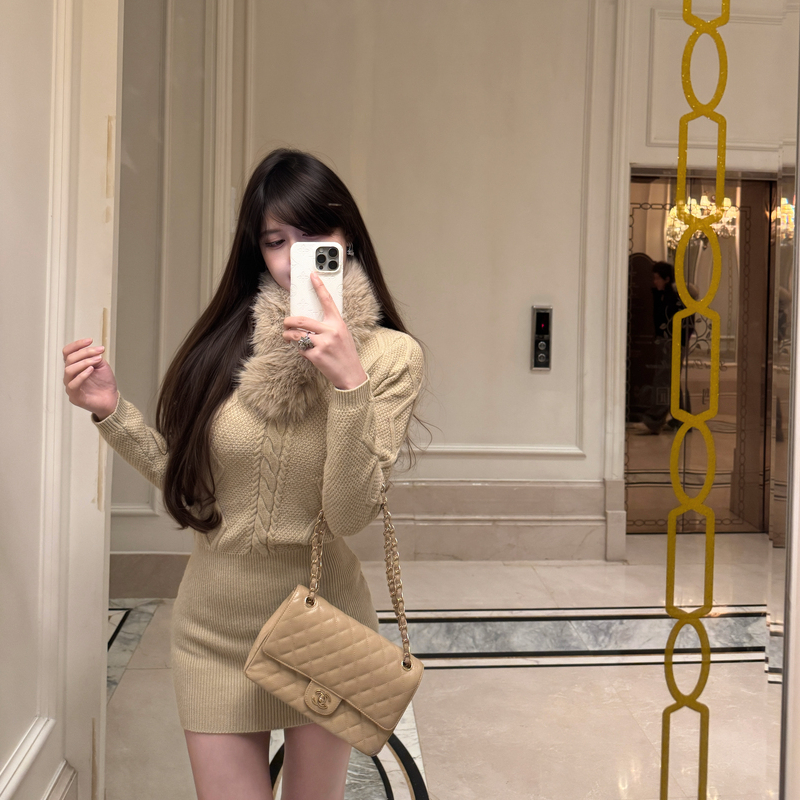 M900连衣裙2025新款女秋冬裙子包臀裙冬季卡其内搭配大衣气质针织