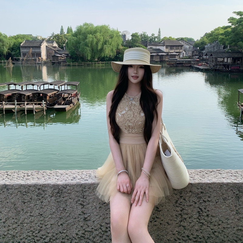 M900连衣裙女夏季收腰显瘦高腰短款气质小个子网纱蕾丝拼接蓬蓬裙