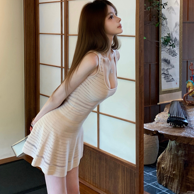 M900针织吊带连衣裙女2026夏季新款小个子收腰显瘦包臀短款裙子