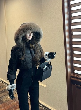 M900黑色羽绒服女短款冬季2025年新款连帽超好看大毛领小个子收腰