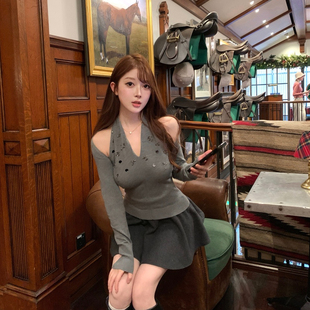 设计感气质御姐风上衣 打底衫 M900重工镶钻挂脖针织衫 女秋冬长袖