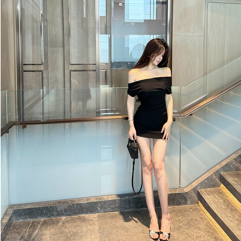 M900小个子连衣裙女包臀裙黑色裙子2025新款小黑裙一字肩露肩显瘦