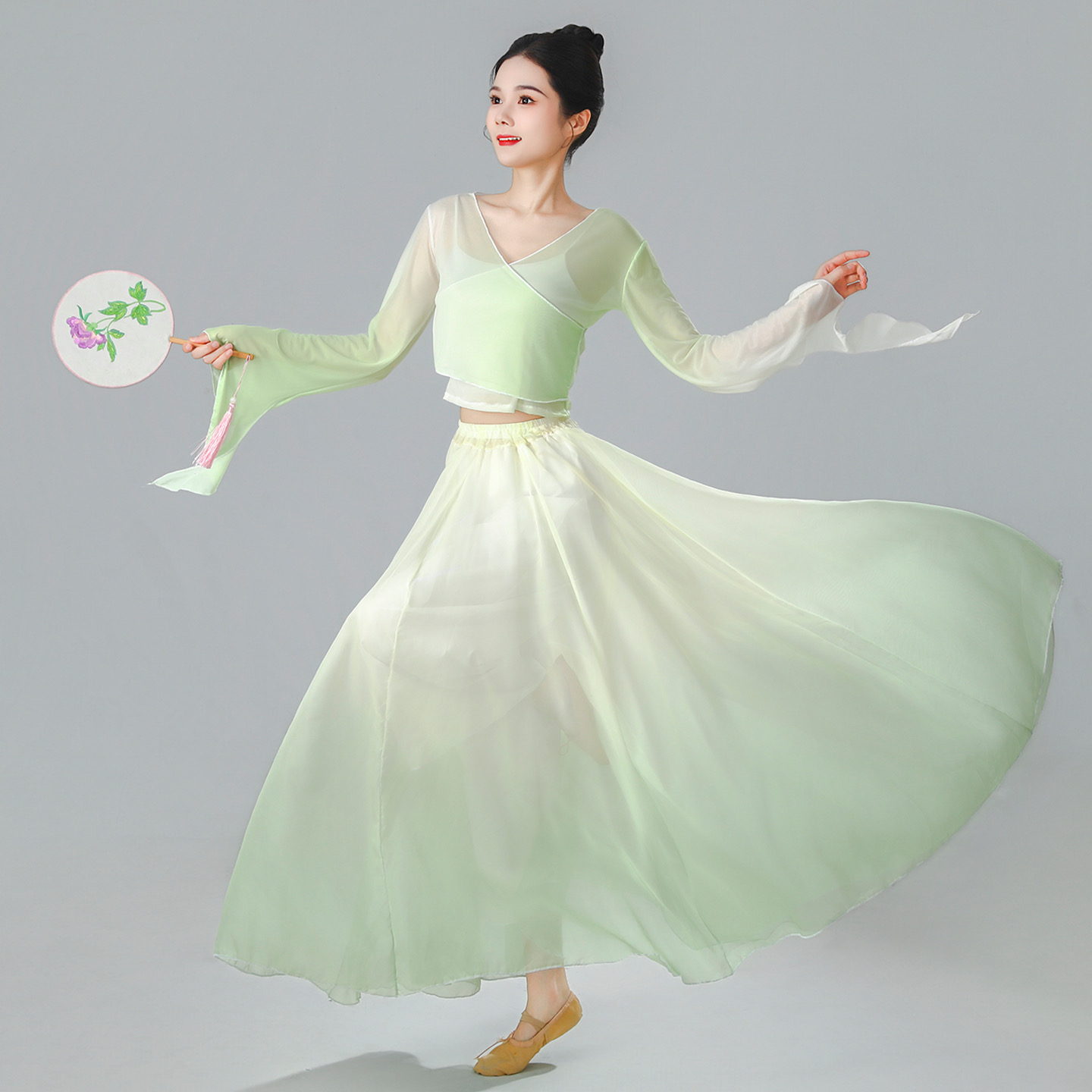 古典舞蹈服新款女大摆裙飘逸绿色渐变纱衣中国风演出服练功服套装