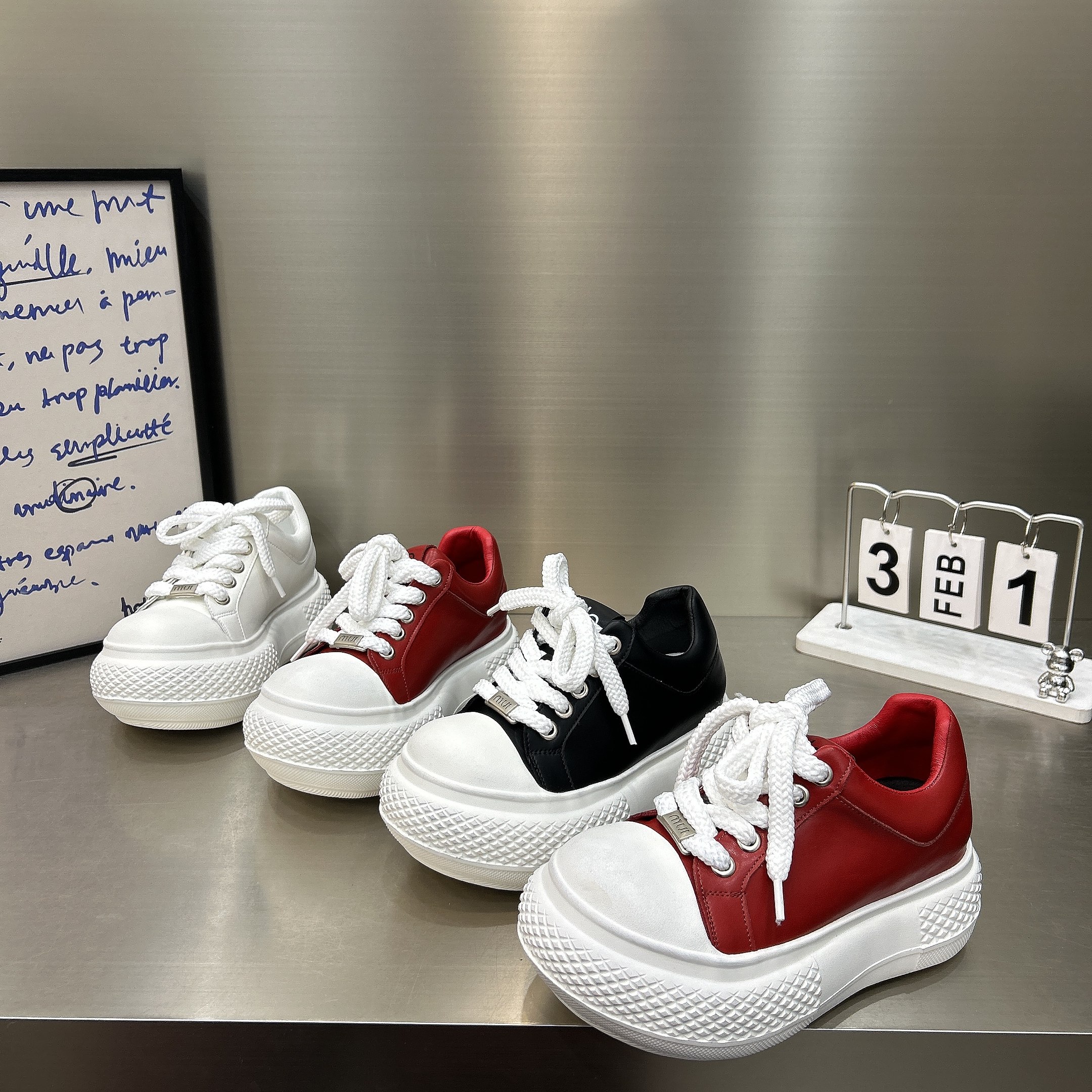 正红色欧货大头复古舒适运动鞋2025丑萌松糕底娃娃头系带百搭单鞋