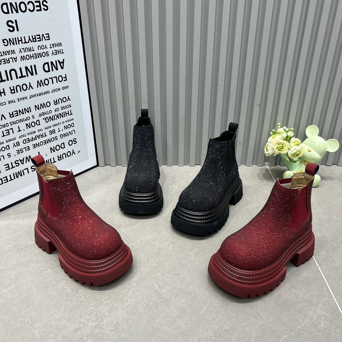 新年红色增高马丁靴女款2025年春节新款磨砂皮满钻厚底烟筒靴短靴