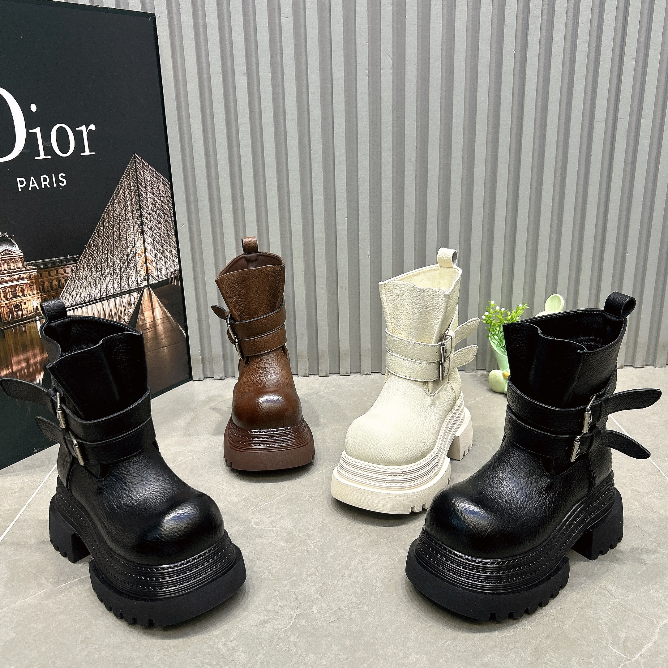 欧货炸街8cm厚底马丁靴皮带圆头女靴2025新款冬加绒保暖中筒短筒