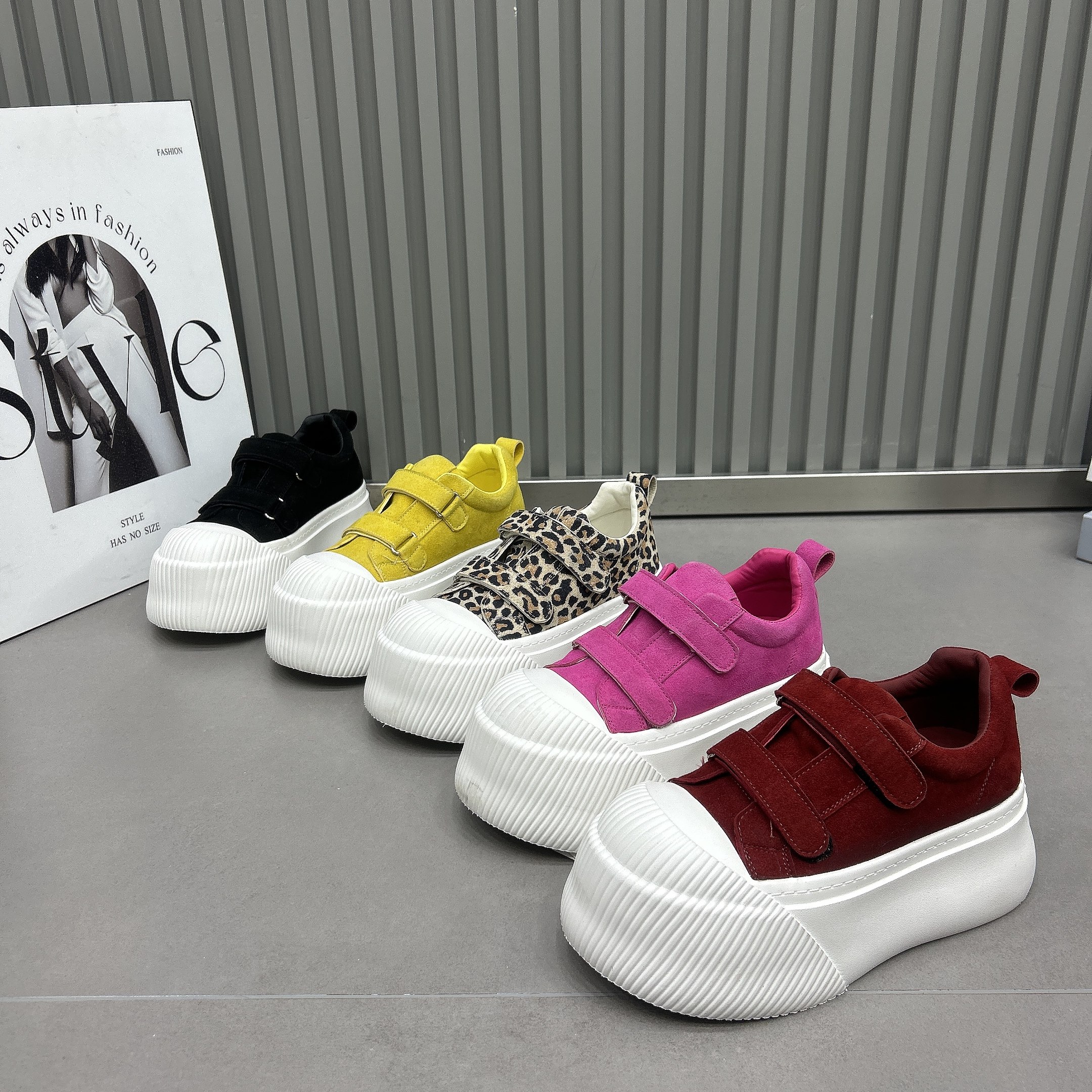 豹点2026春新款磨砂魔术贴饼干厚底休闲鞋小白鞋板鞋百搭时尚女鞋