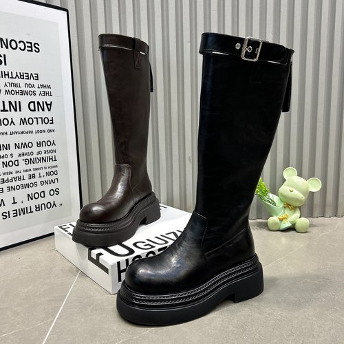 欧货2025新款平底直筒长靴女皮带扣瘦瘦机车骑士靴不过膝高筒靴潮