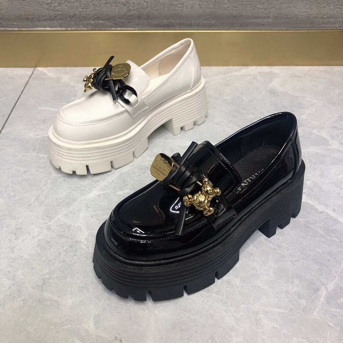 厚底亮皮鞋女增高2022春新款英伦风漆皮松糕小熊显瘦白色黑色单鞋