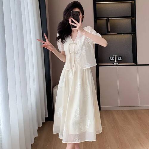 新中式吊带连衣裙女装夏季2025新款高级感国风刺绣盘扣两件套长裙