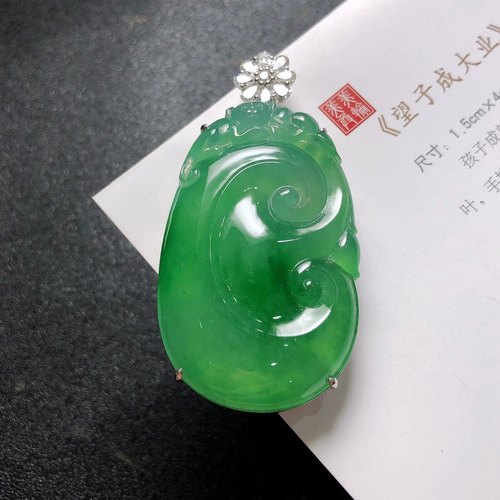 2025天然缅甸翡翠A货冰种飘绿如意吊坠18K金镶嵌0717M117