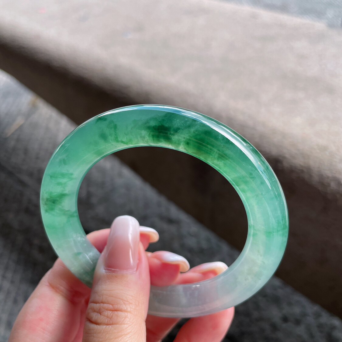 2025天然缅甸翡翠A货冰晴飘绿花圆条手镯56圈口1015QH28