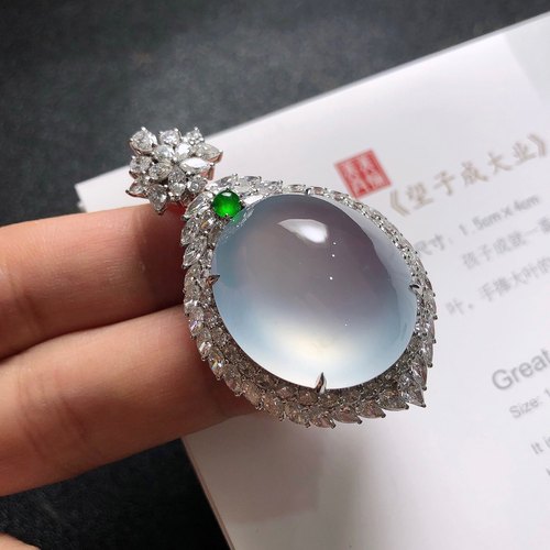 2025天然缅甸翡翠A货冰玻种鸽子蛋面吊坠18K金镶嵌0717M123