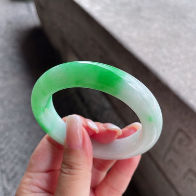 2025天然缅甸翡翠A货白底飘阳绿正圈手镯55圈口1014JC7