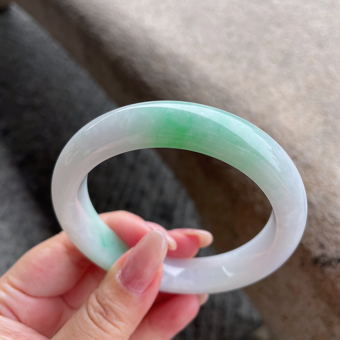 2025天然缅甸翡翠A货细糯飘绿绿正圈手镯60圈口1031X8