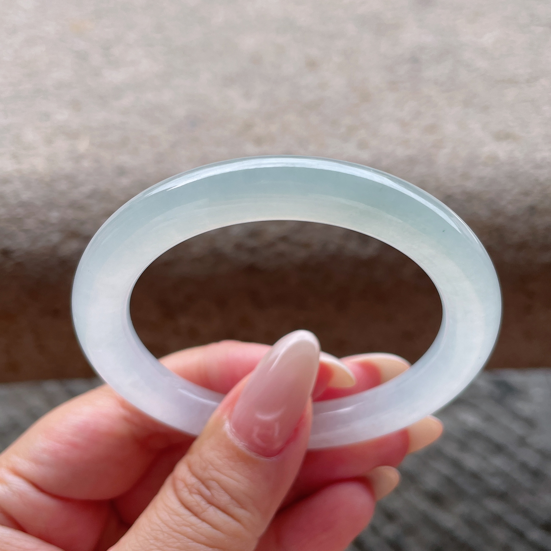 2026天然缅甸翡翠A货冰种白冰淡绿圆条手镯51圈口0416R21