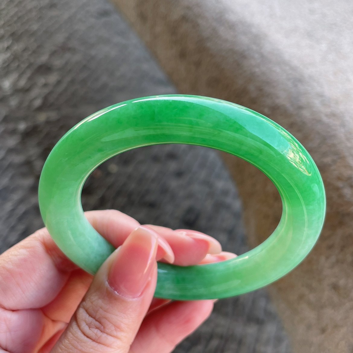 2026天然缅甸翡翠A货糯种满绿圆条手镯56圈口1218E15