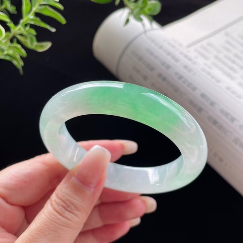 2025天然缅甸翡翠A货冰种飘绿53正圈手镯0717T20