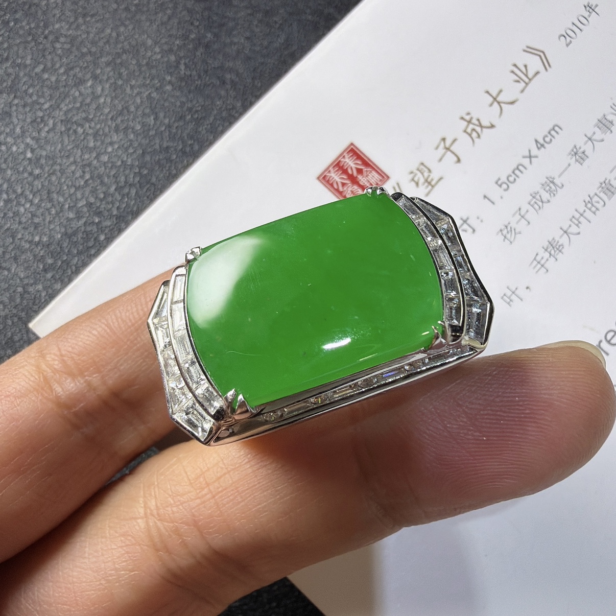 2025天然缅甸翡翠A货冰种阳绿马鞍戒指18k金镶嵌1129M104