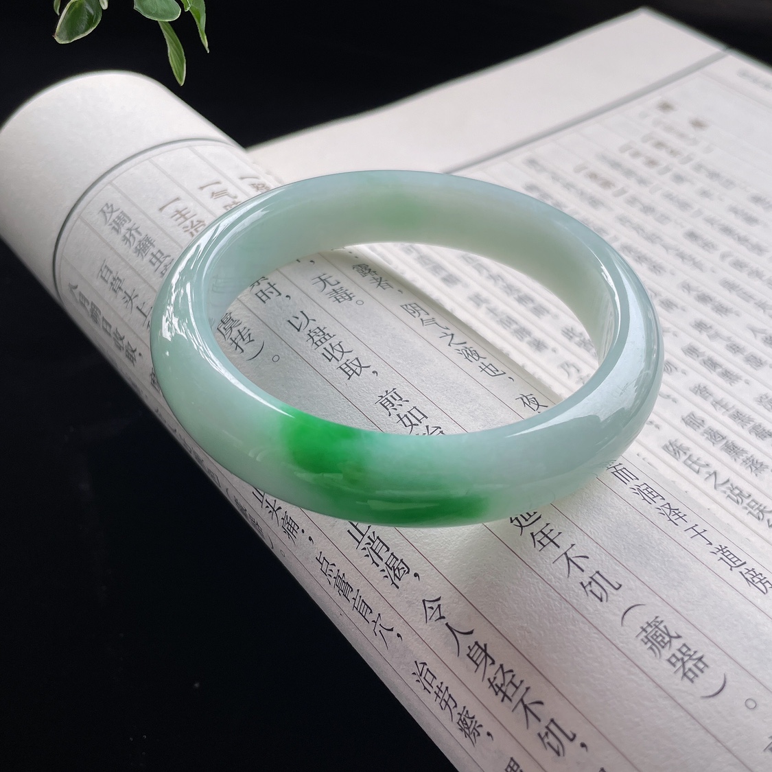 2025天然缅甸翡翠A货糯种飘绿正圈手镯60圈口0719KX2