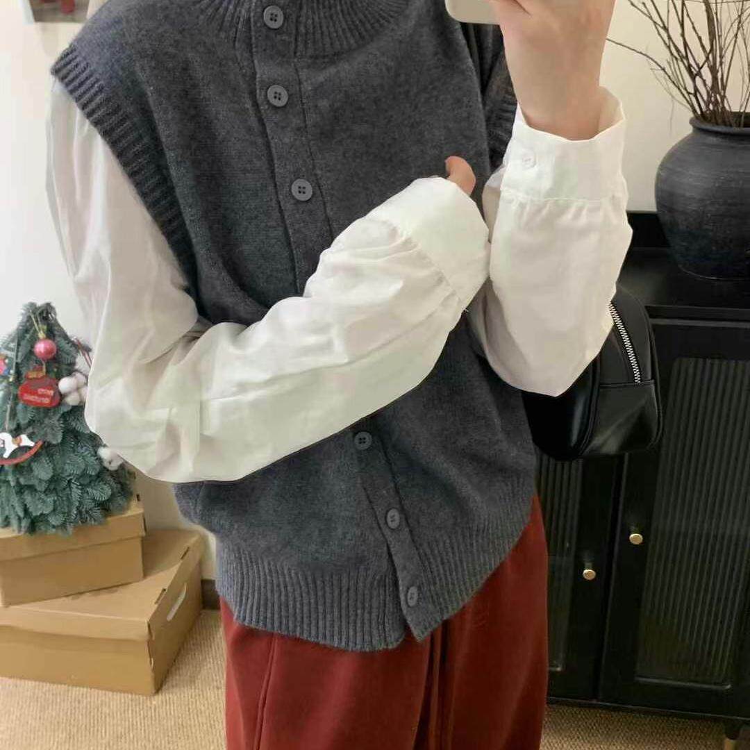 慵懒风高领单排扣羊毛针织背心拼接白色衬衫袖假两件毛衣女秋冬