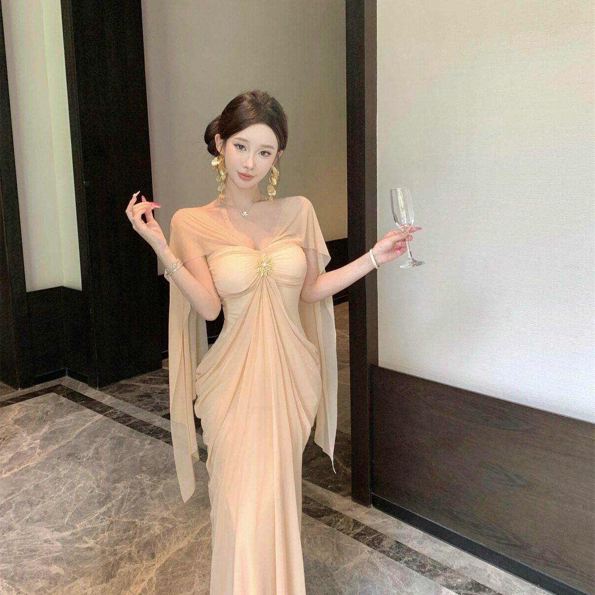 显瘦气质好看漂亮高端名媛女装两穿露肩巨好看长裙子主持连衣裙子